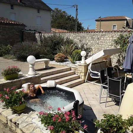Holiday home Les Quatre Saisons Saint-Angeau